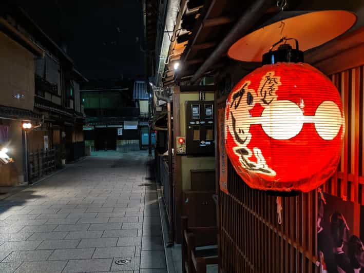 Gion: Night Owl Walking Tour | GetYourGuide