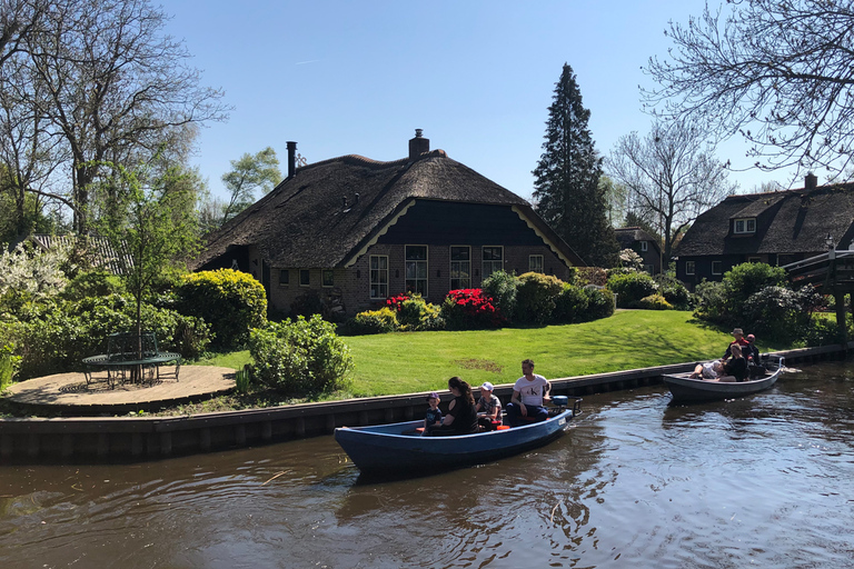 Amsterdam: Keukenhof Tulip Garden and Giethoorn Experience