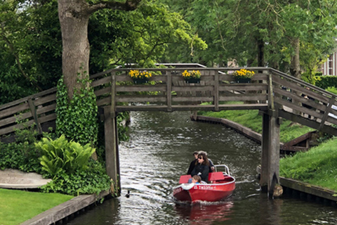 Amsterdam: Keukenhof Tulip Garden and Giethoorn Experience