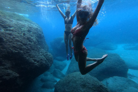 Santorini: Sea Caves Kayak Trip with Snorkeling and Picnic