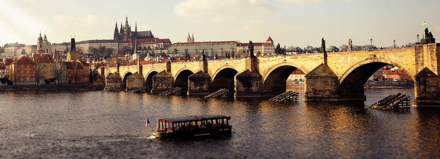 Praha: Bybuss og båttur