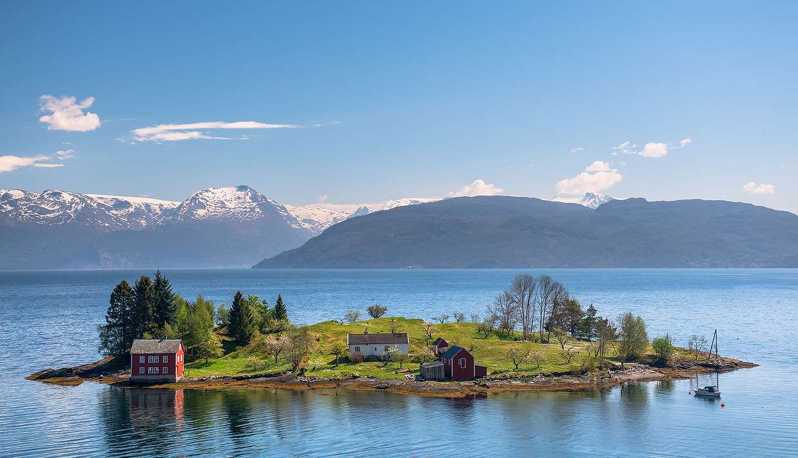 Private tour: Hardanger Fjord Cruise & Vøringsfoss Waterfall