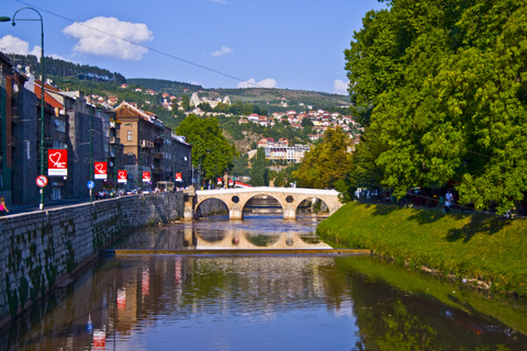 Sarajevo: excursão guiada pela história a péTour Compartilhado em Inglês