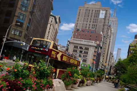New York: Hop-on Hop-off Bus Tour with 9/11 Museum Ticket