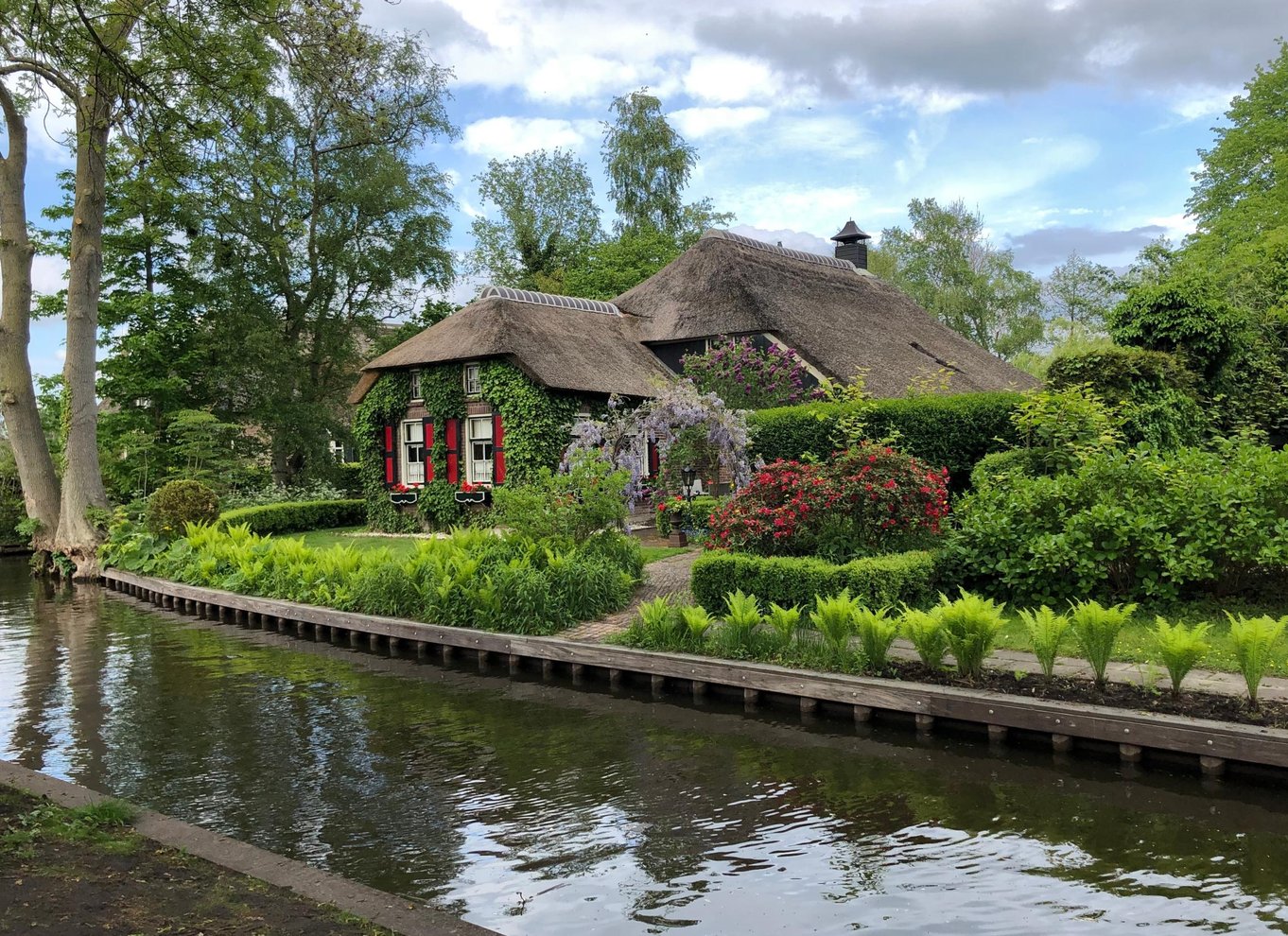 Amsterdam: Giethoorn, Volendam, and Zaanse Schans Tour | BookYourTour.com