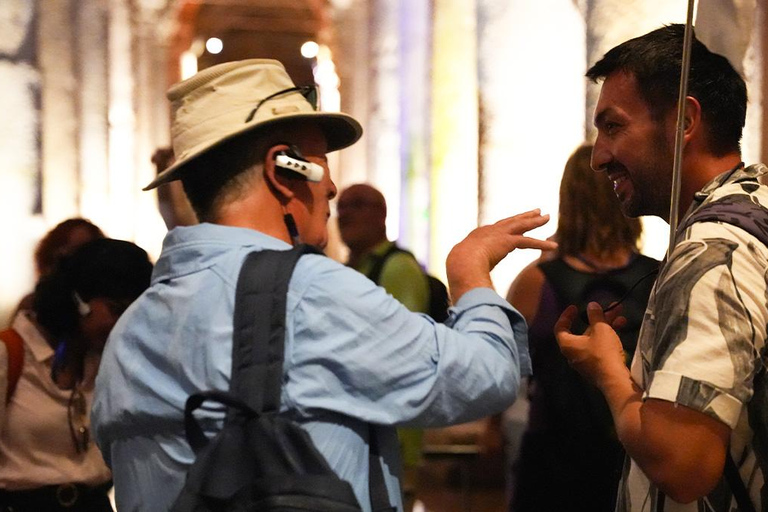 Santa Sofia e Moschea Blu + Cisterna Basilica (opzionale)Tour di Santa Sofia e della Moschea Blu con biglietti d'ingresso inclusi