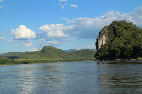 Luang Prabang: Pak Ou-grotten en kajaktocht Kuang Si FallsLuang Prabang: Pak Ou-grotten en Kajaktocht Kuang Si Falls