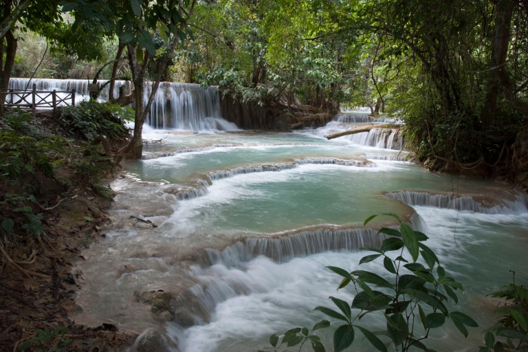 Luang Prabang: Pak Ou-grotten en kajaktocht Kuang Si FallsLuang Prabang: Pak Ou-grotten en Kajaktocht Kuang Si Falls