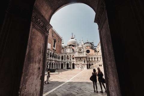 Venecia: Basílica de San Marcos con Terraza y Palacio DucalVenecia: basílica de San Marcos con terraza y Palacio Ducal