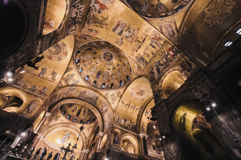 Veneza: Basílica de São Marcos com terraço e Palácio DucalVeneza: Basílica de São Marcos com Terraço e Palácio Ducal