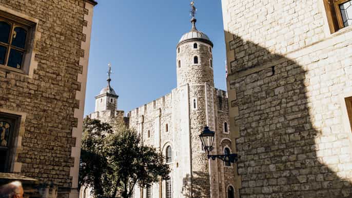tower of london früher zugang mit Öffnungszeremonie