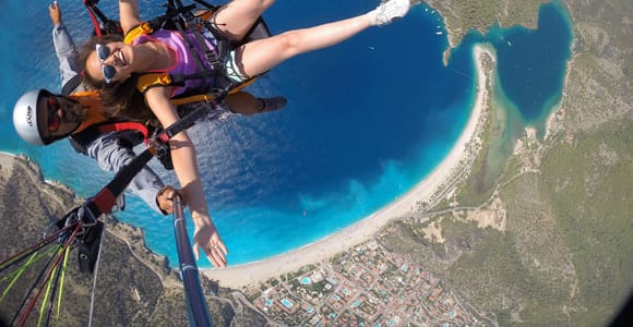 Oludeniz: Tandem 30-Minute Paragliding Flight