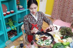 Seul: aula de culinária coreana em uma excursão local pelo mercado e casa