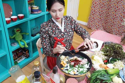 Seoul: Korean Cooking Class at a Local Home and Market Tour