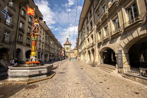 Explore the best guided intro tour of Bern with a Local