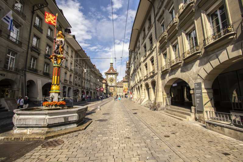 Explore the best guided intro tour of Bern with a Local