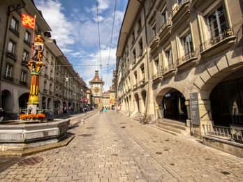 Explore the best guided intro tour of Bern with a Local