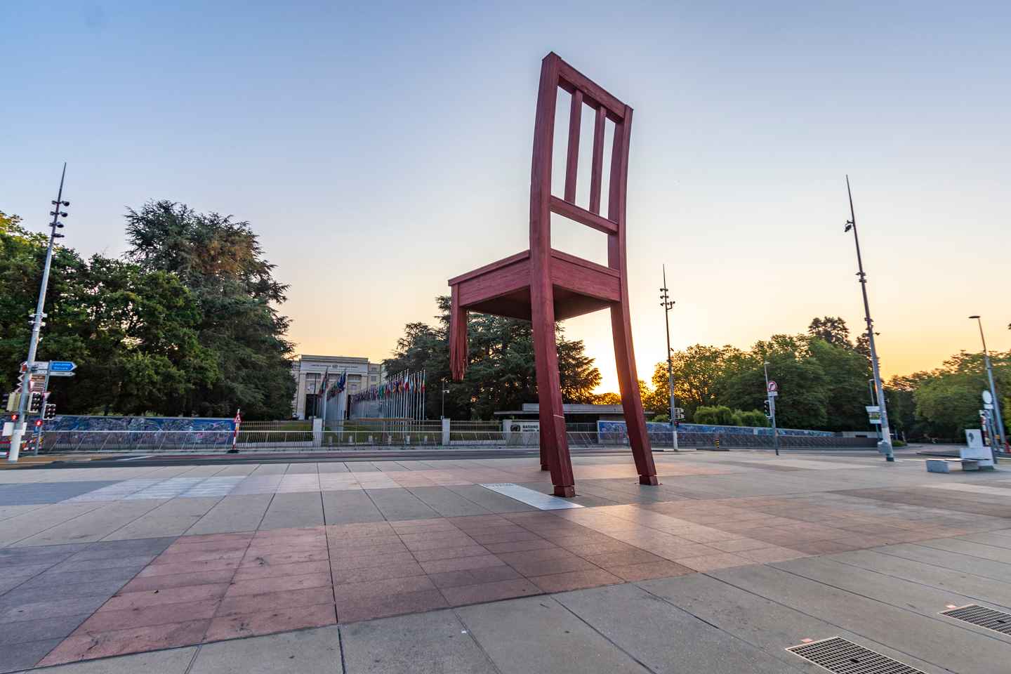 Explore the best guided intro tour of Geneva with a Local