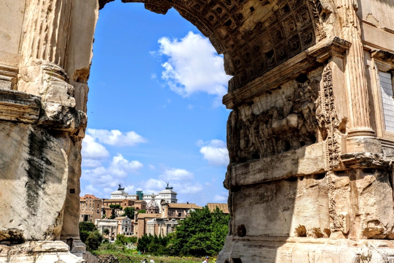 Rome: Small Group Colosseum and Ancient Rome Tour in Portuguese