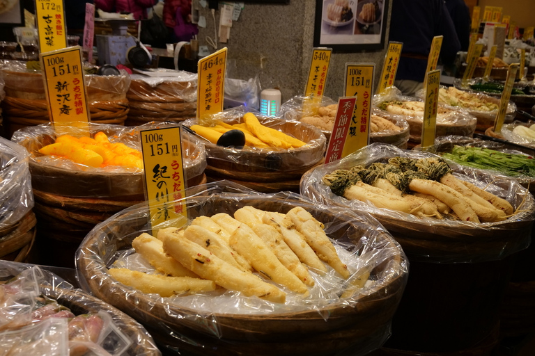 Kyoto: Walking Tour in Gion with Breakfast at Nishiki Market