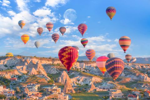 Cappadocia: Hot Air Balloon Flight and Göreme Museum Tour