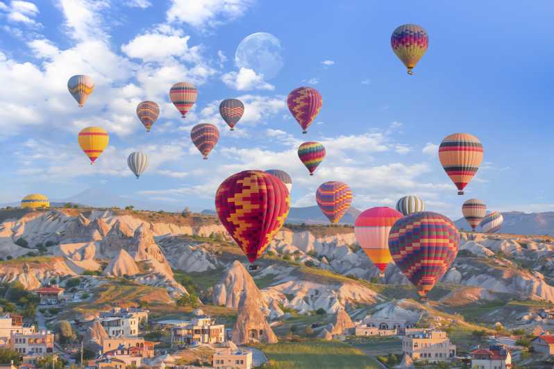 Cappadocia: Hot Air Balloon Flight and Göreme Museum Tour