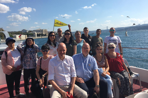 Istanbul: Bosphorus Sightseeing Boat Tour with GuideIstanbul: Bosphorus Boat Tour with Local Guide