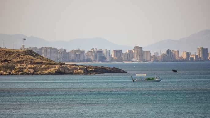 protaras dagtocht naar famagusta en salami met strandbezoek