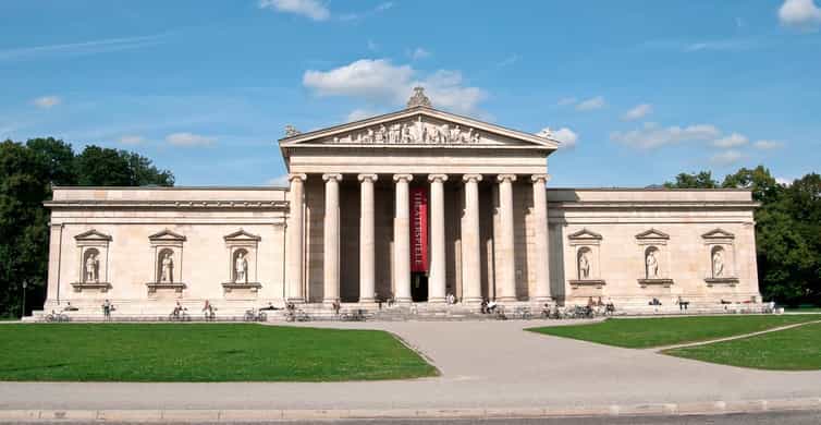 Munich: Third Reich & WWII Walking Tour photo 6