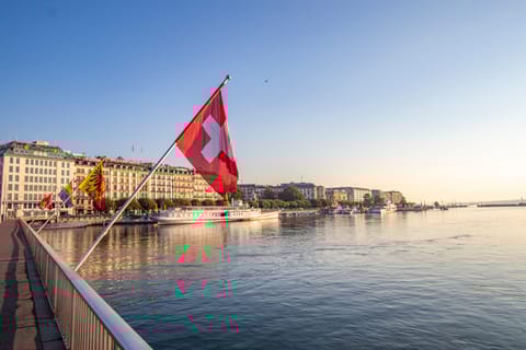 Capture the most Photogenic Spots of Geneva with a Local