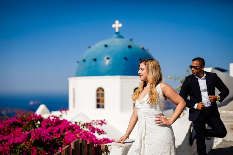 Santorini: Photo Shoot with a Private Vacation Photographer 1-Hour + 30 Photos at 1-2 Locations