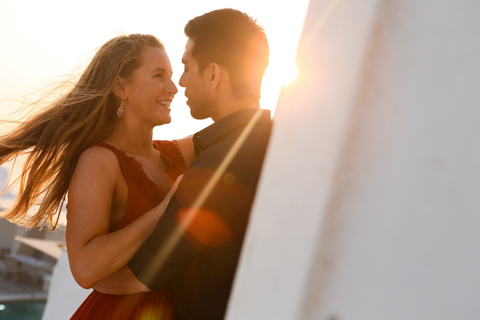 Santorini: shooting con fotografo privato per la vacanzaServizio fotografico di 90 minuti (45 foto in 2 località)