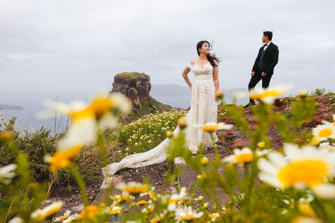 Santorini: sesión de fotos con fotógrafo privadoSesión fotográfica de 2 horas: 60 fotos, 2-3 ubicaciones