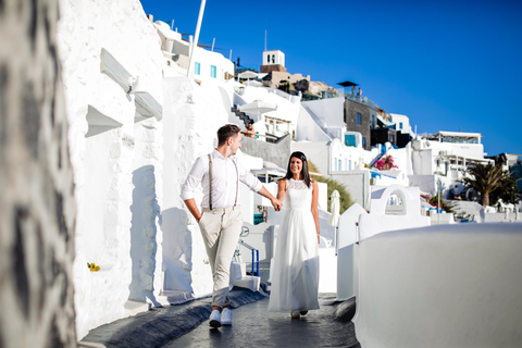 Santorini: fotoshoot met een privé-vakantiefotograaf2 uur + 60 foto's op 2-3 locaties