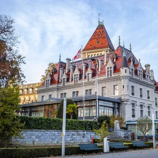 Lausanne: Tour Histórico Privado Exclusivo com um Local