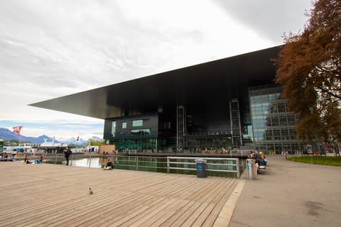 Lucerne: Exclusive Private Architecture Tour with a Local