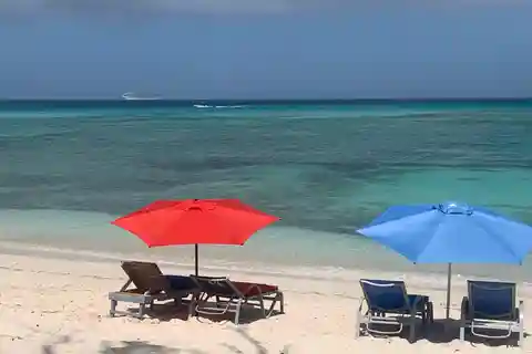 Bus Guided Tour to Pillary Beach/ Turks and Caicos Islands