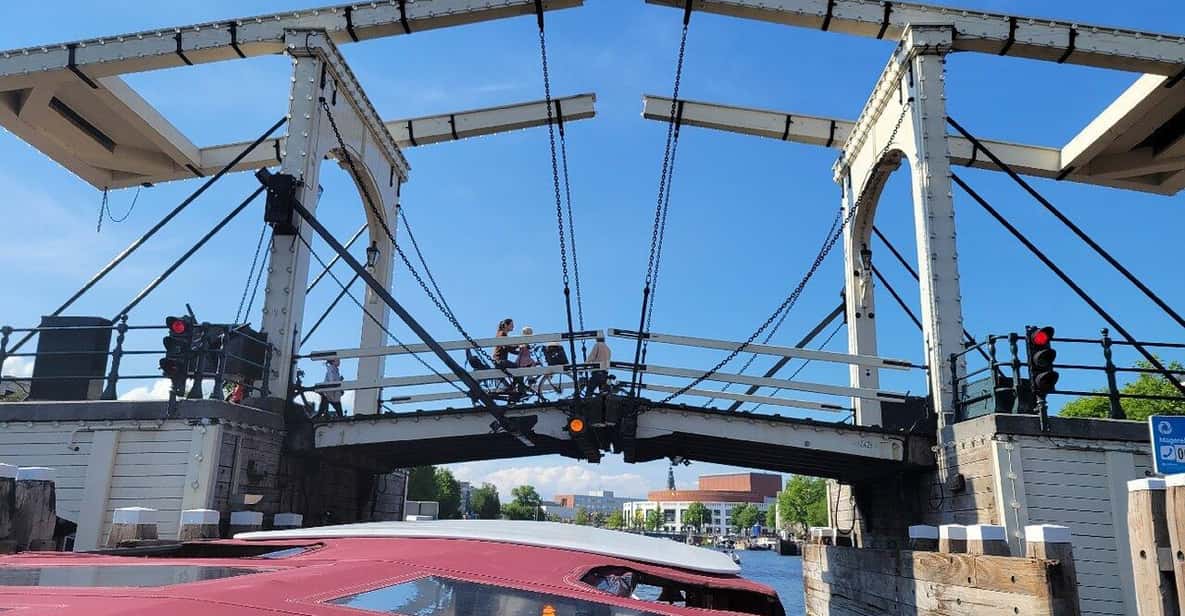 Afbeelding 6 van Amsterdam: Grachtenrondvaart voor kleine groepen incl. drankjes en snacks