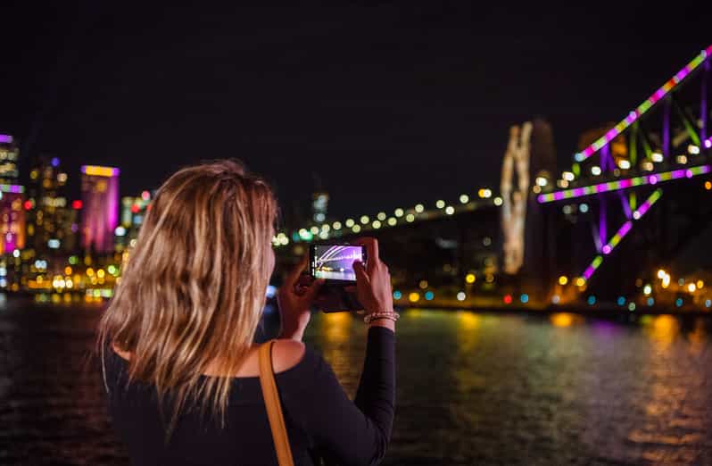 Sydney crociera di 1 ora nel porto durante il Vivid Sydney GetYourGuide