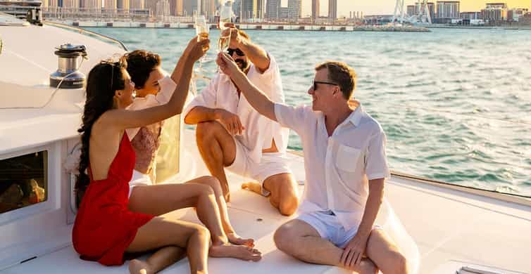 Dubai: Tour en iot de luxe al capvespre amb aperitius i begudes