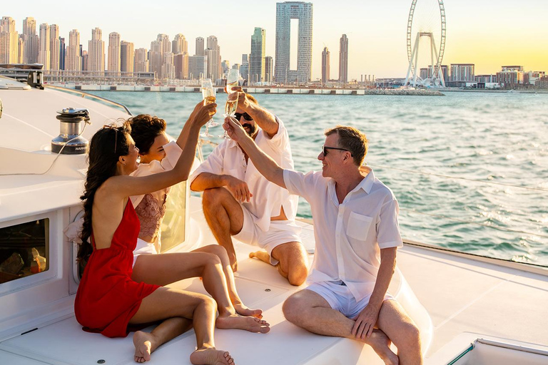 Dubai: Luxury Yacht Tour with Water Soft Drinks Dubai: Sunset Luxury Yacht Tour with Snack Box & Soft Drinks