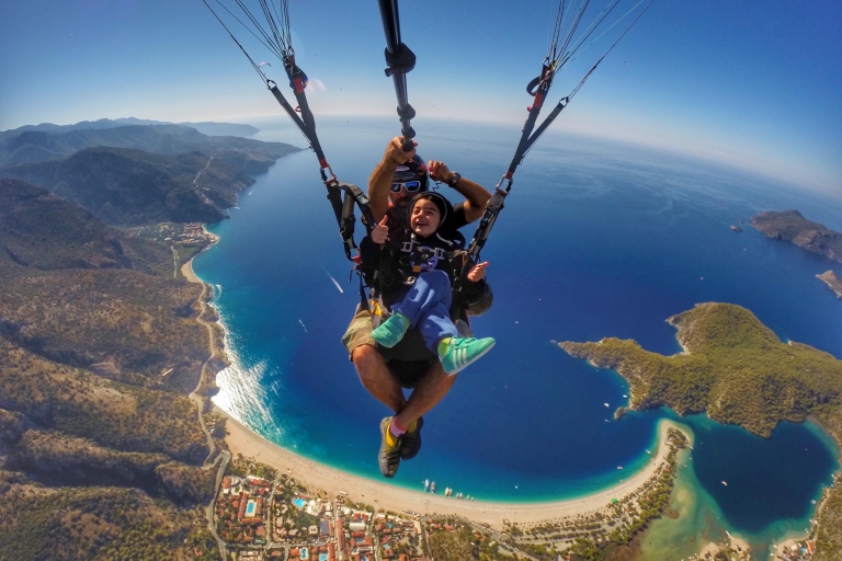 Oludeniz: Tandem 30-Minute Paragliding Flight