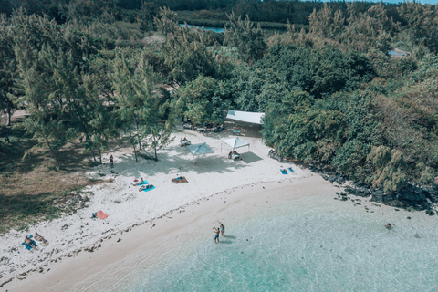 From Trou d'Eau Douce: Group Speedboat Tour to Ile aux Cerfs Tour with Meeting Point