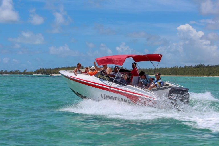From Trou d'Eau Douce: Group Speedboat Tour to Ile aux Cerfs Tour with Meeting Point