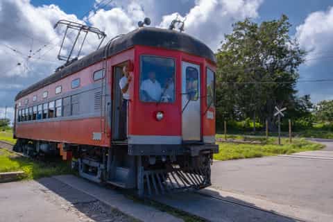 From Havana: Hershey Tour & Historic Train Party with Lunch