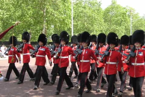 London: Changing of the Guard Royals Tour with Boat Cruise
