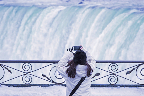 Z Toronto: Niagara Falls Tour z rejsem łodziąWycieczka do Niagara Falls z lunchem