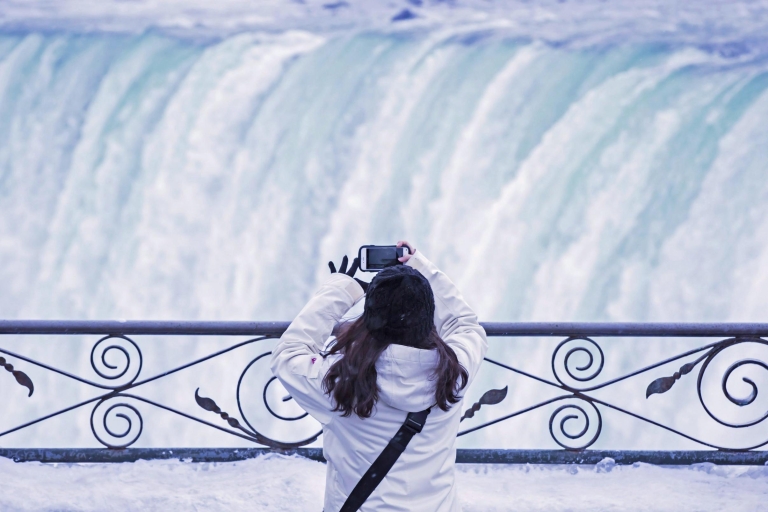 Depuis Toronto : chutes du Niagara avec croisièreChutes du Niagara avec déjeuner