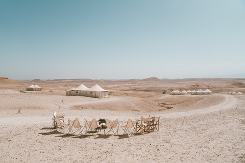 Ab Marrakesch: Agafay-Wüstentour mit Mittagessen & Kamelritt