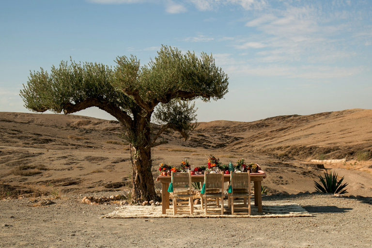 Ab Marrakesch: Agafay-Wüstentour mit Mittagessen & Kamelritt